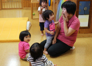 歌をうたう子どもたち