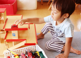 遊びに夢中の子ども